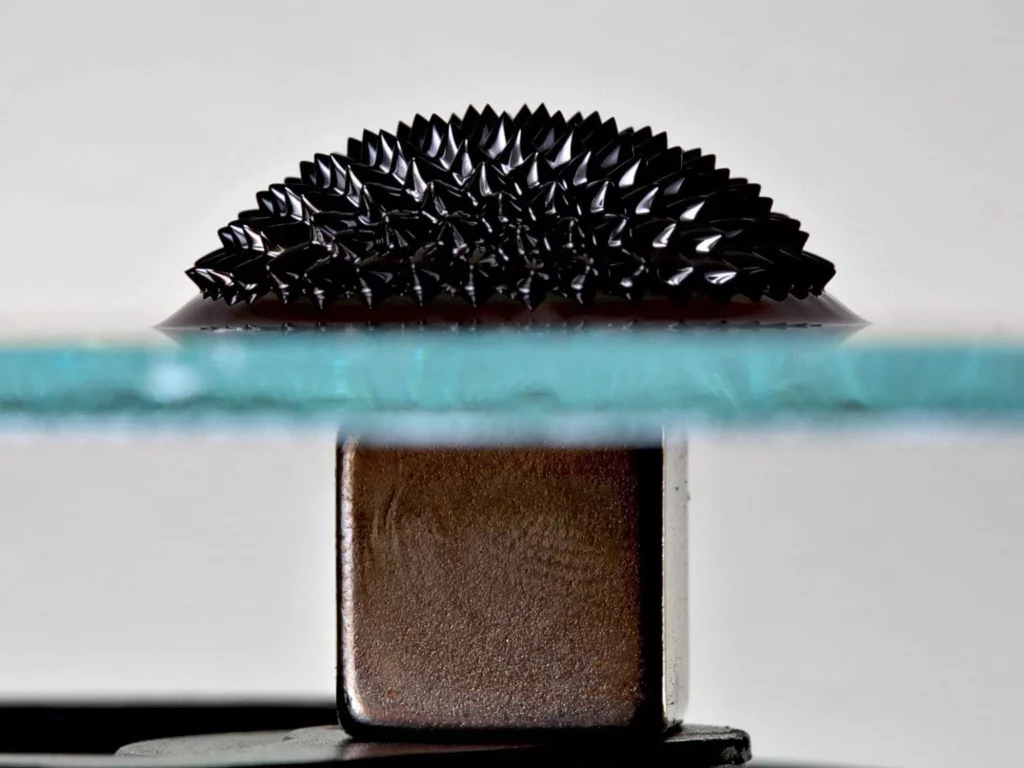 Ferrofluid Magnet under glass MAGNETICS MICROHYDRODYNAMICS